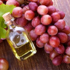 Descubra os benefícios do trans-resveratrol, seu mecanismo de ação, usos terapêuticos e potencial na manipulação farmacêutica para diversas condições de saúde.